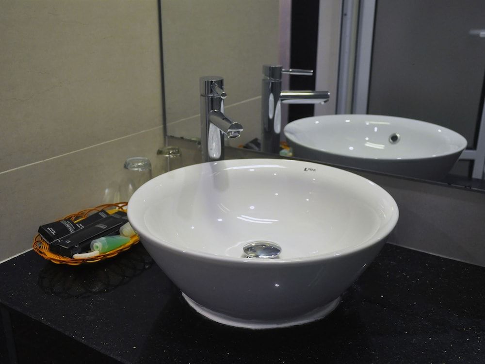 Thang Long Espana Hotel Deluxe Double or Twin Room, 1 Bedroom, City View 18