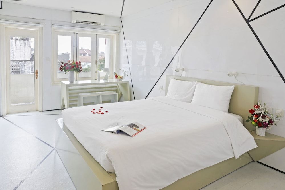 Thang Long Espana Hotel Deluxe Double or Twin Room, 1 Bedroom, City View 11