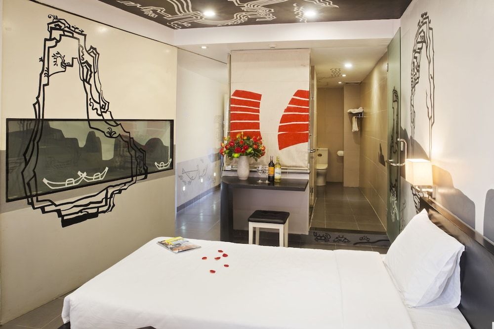 Thang Long Espana Hotel Deluxe Double or Twin Room, 1 Bedroom, City View 5