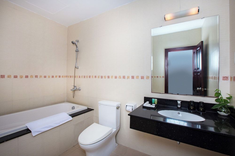 Thang Long Espana Hotel Deluxe Double or Twin Room, 1 Bedroom, City View 15