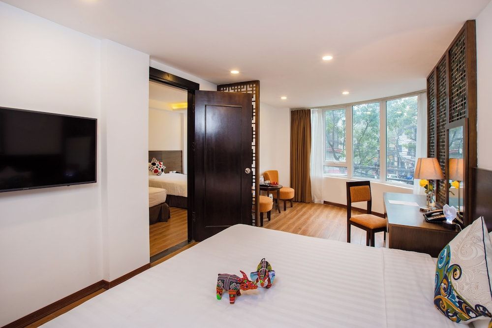 Family Room, 2 Bedrooms, City View