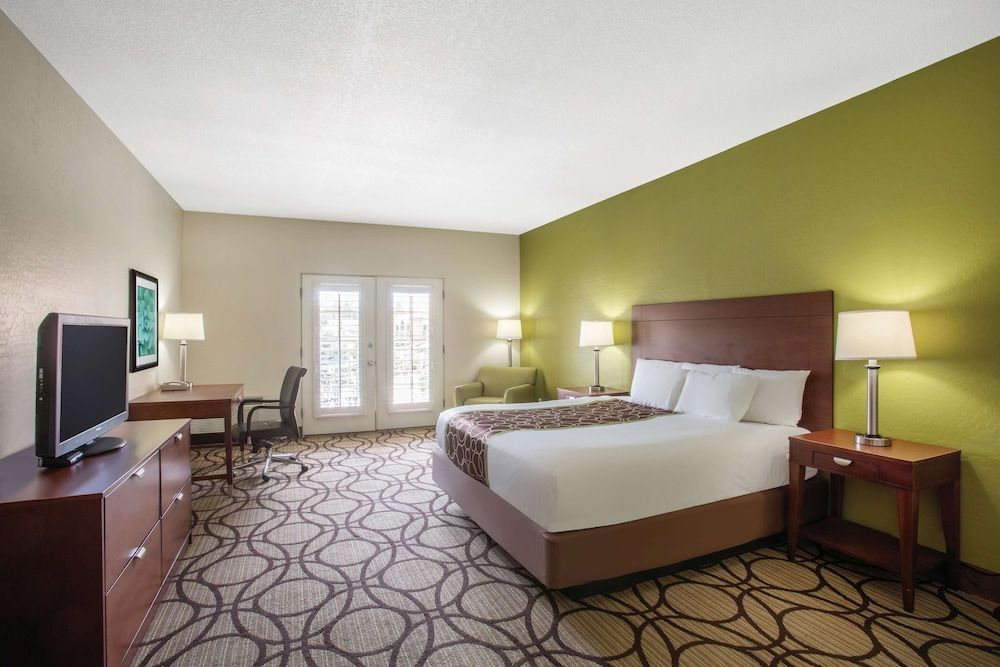 Deluxe Room, 1 King Bed, Non Smoking (Deluxe Executive Room)