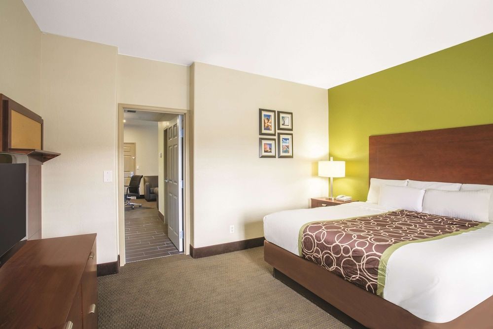 Suite, 1 King Bed, Non Smoking