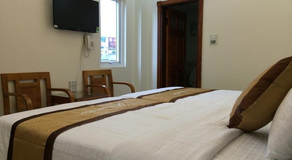 Jeanne Hotel Deluxe Twin Room 7