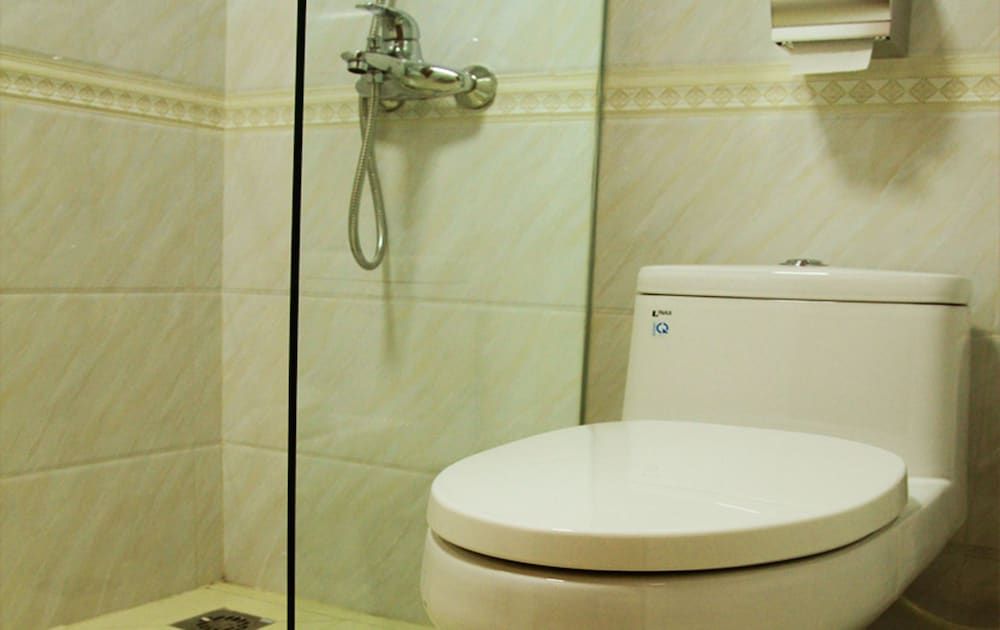 Jeanne Hotel Deluxe Triple Room 5