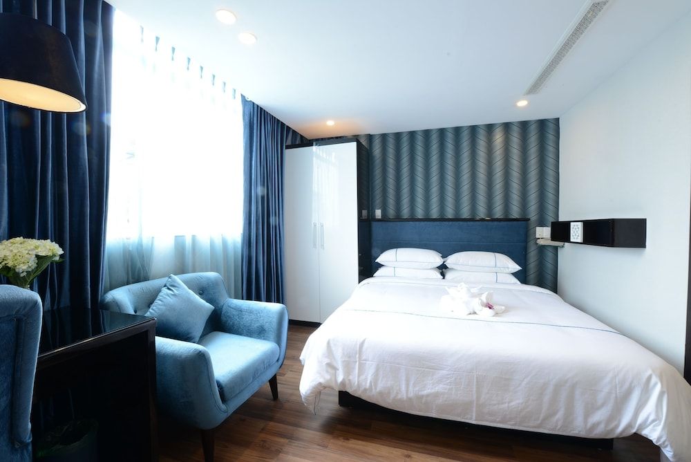 Honeymoon Suite, City View