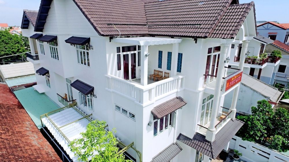 undefined Well-To-Do Villa 5