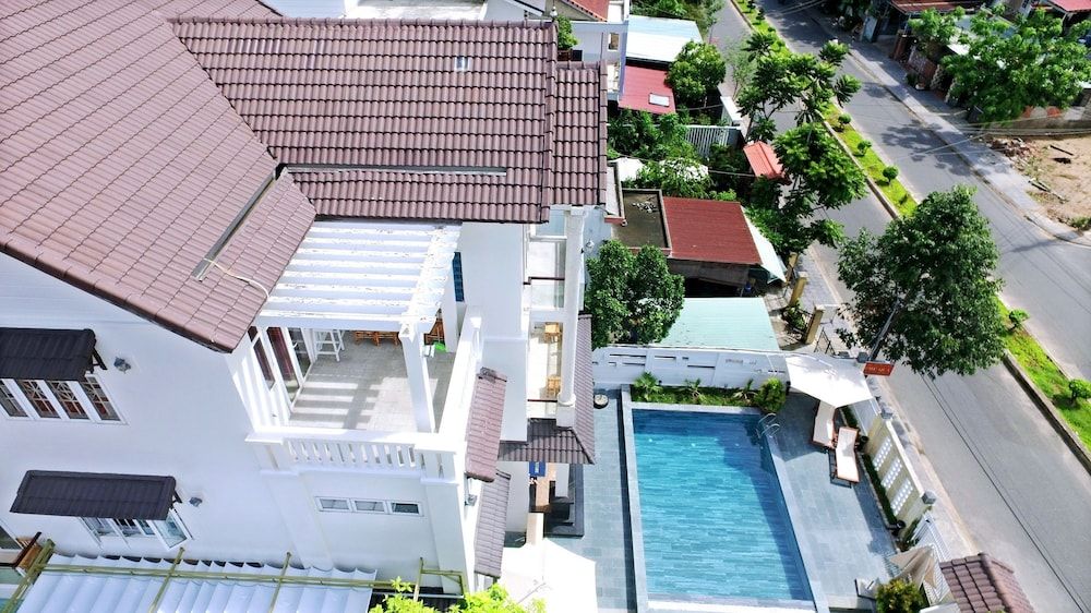 undefined Well-To-Do Villa 7