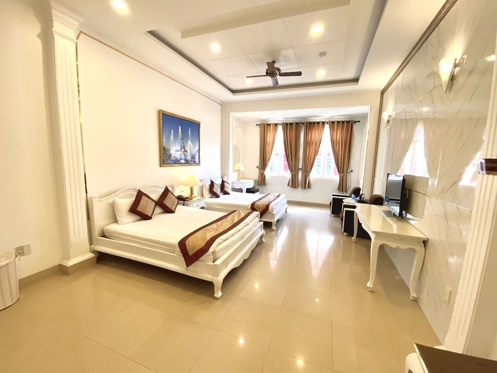 undefined Tulip Hotel 8