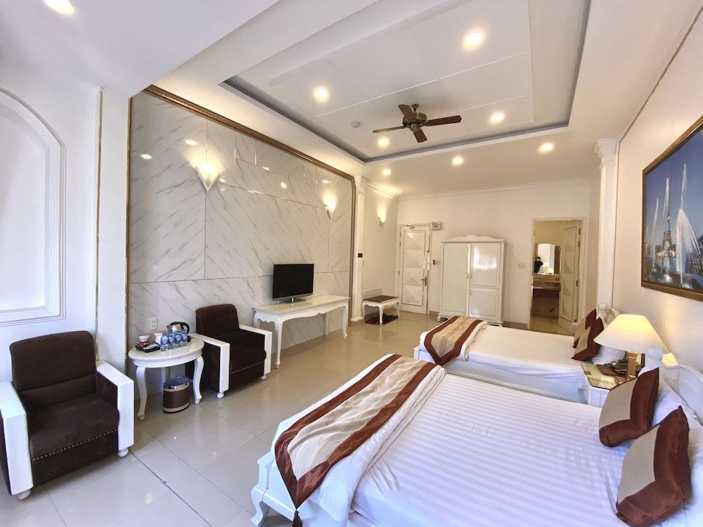 undefined Tulip Hotel 7