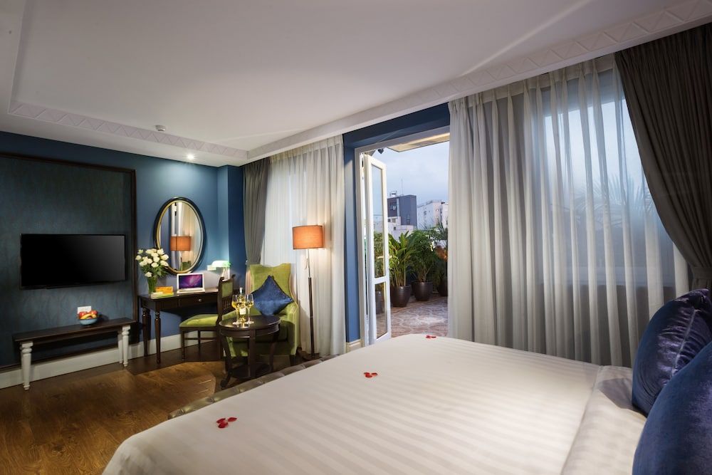 Royal Terrace Suite Room