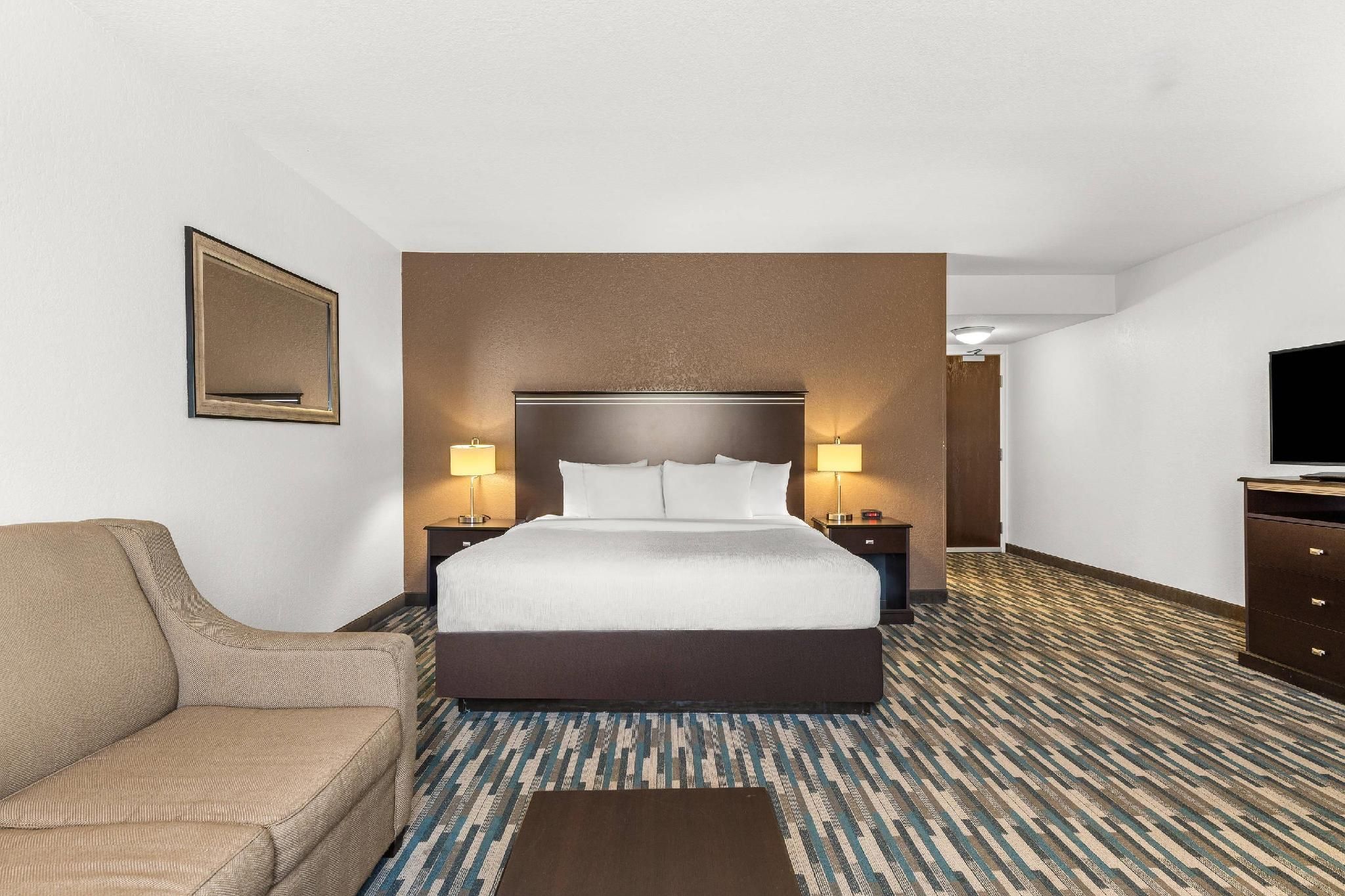 1 King Bed, Suite, Nonsmoking