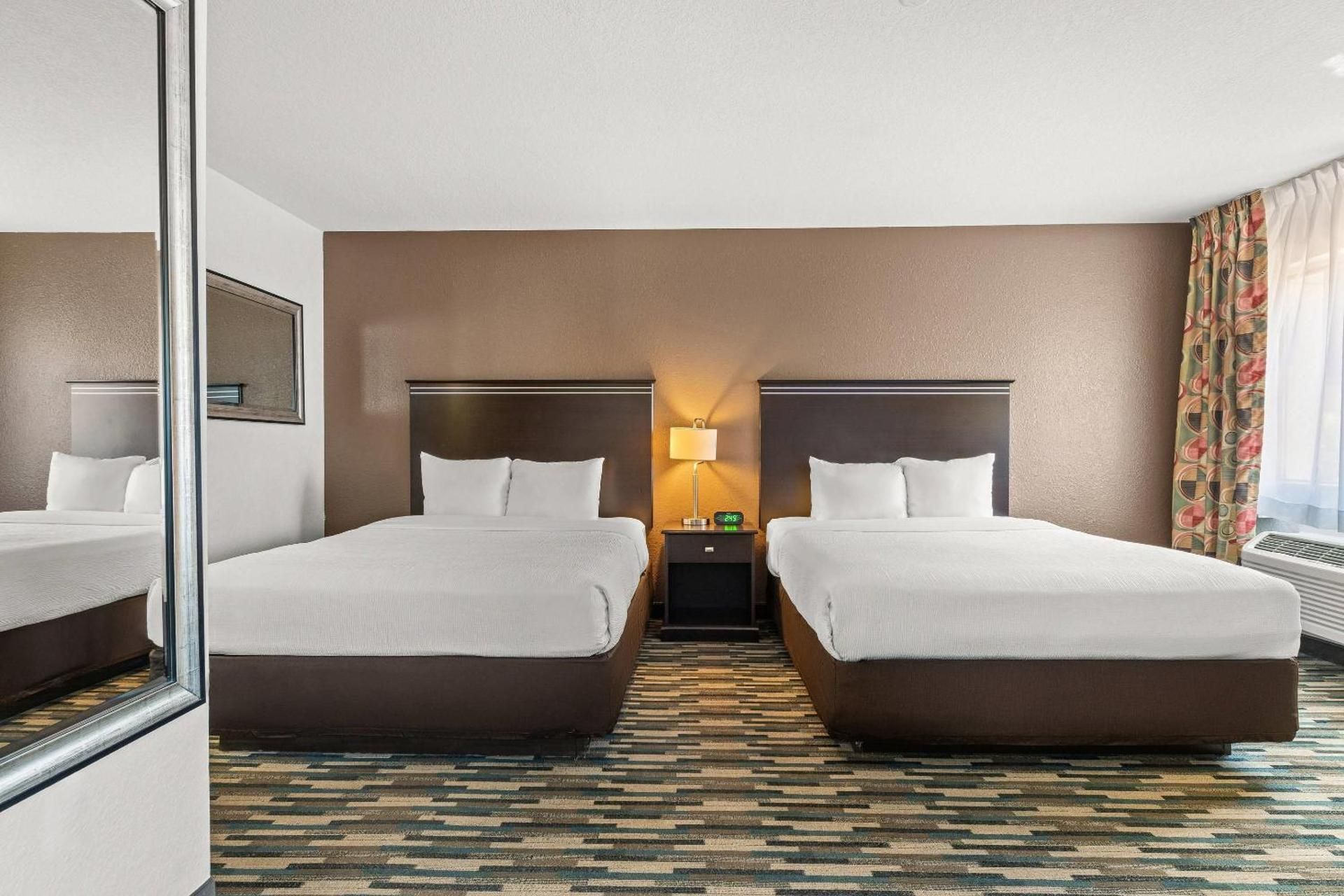 2 Queen Beds, Suite, Nonsmoking