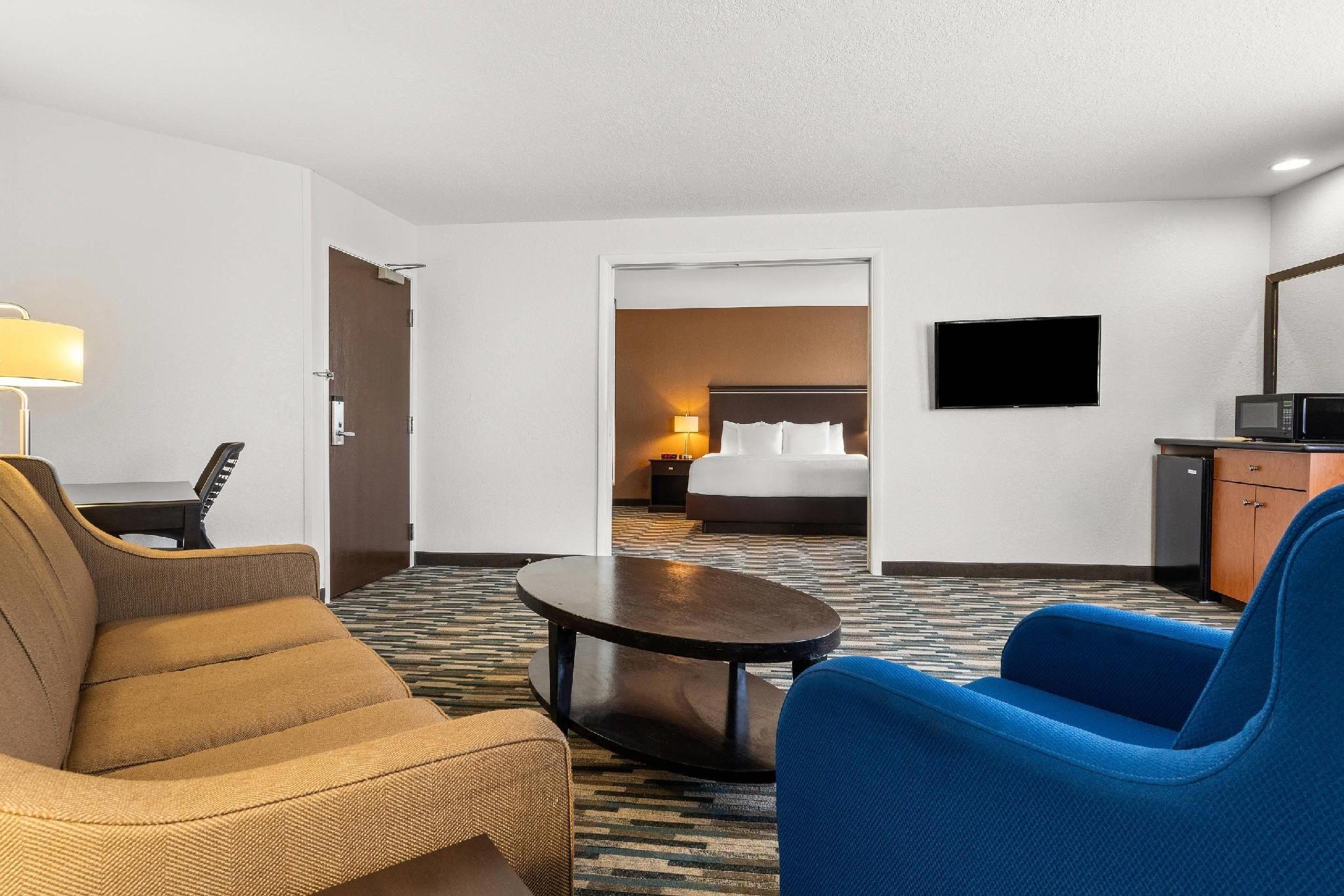 1 King Bed, Nonsmoking, Accessible