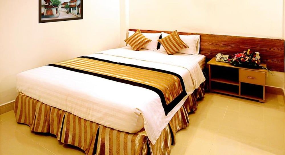 Standard Double Room (with window )