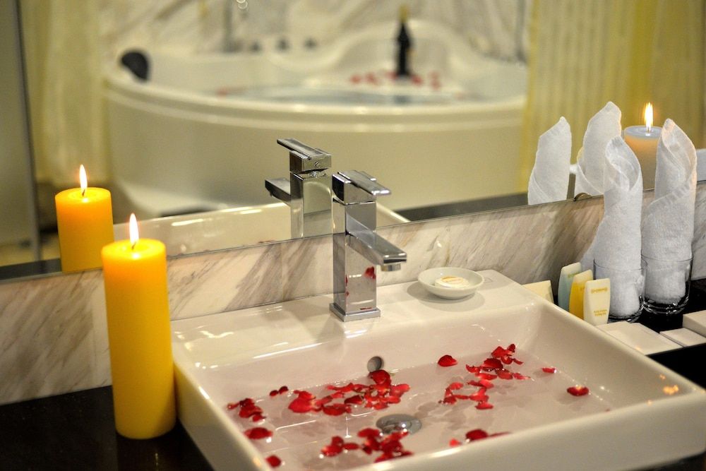 London Hanoi Hotel Deluxe Double Room 5