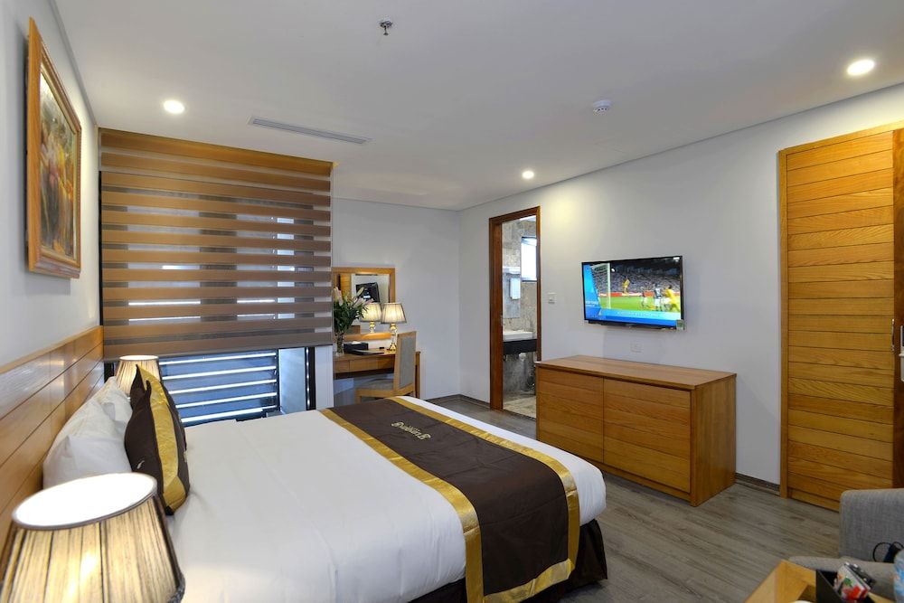 London Hanoi Hotel Deluxe Double Room 2