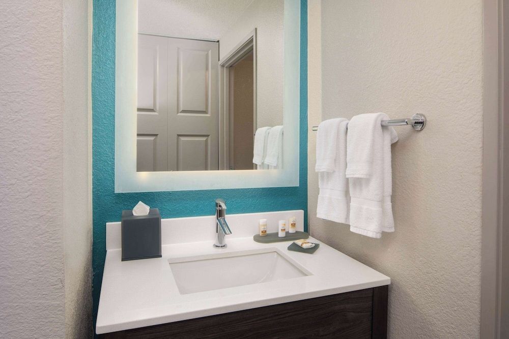 undefined La Quinta Inn & Suites by Wyndham Atlanta Airport North 9