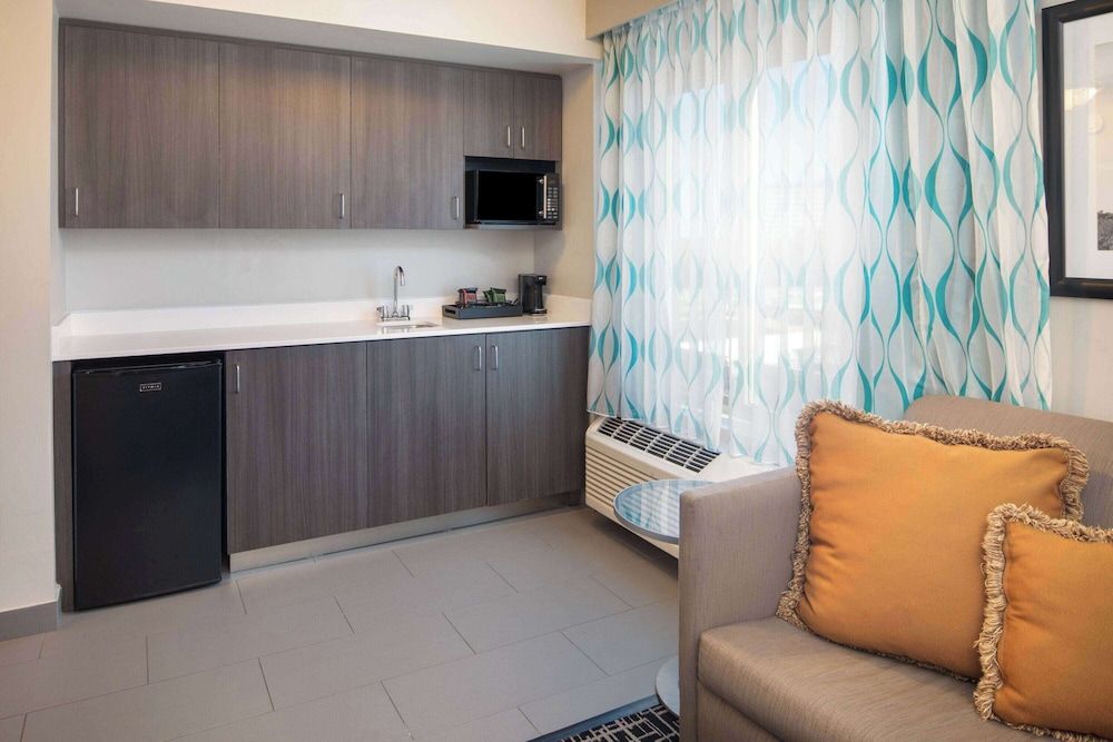 undefined La Quinta Inn & Suites by Wyndham Atlanta Airport North 10