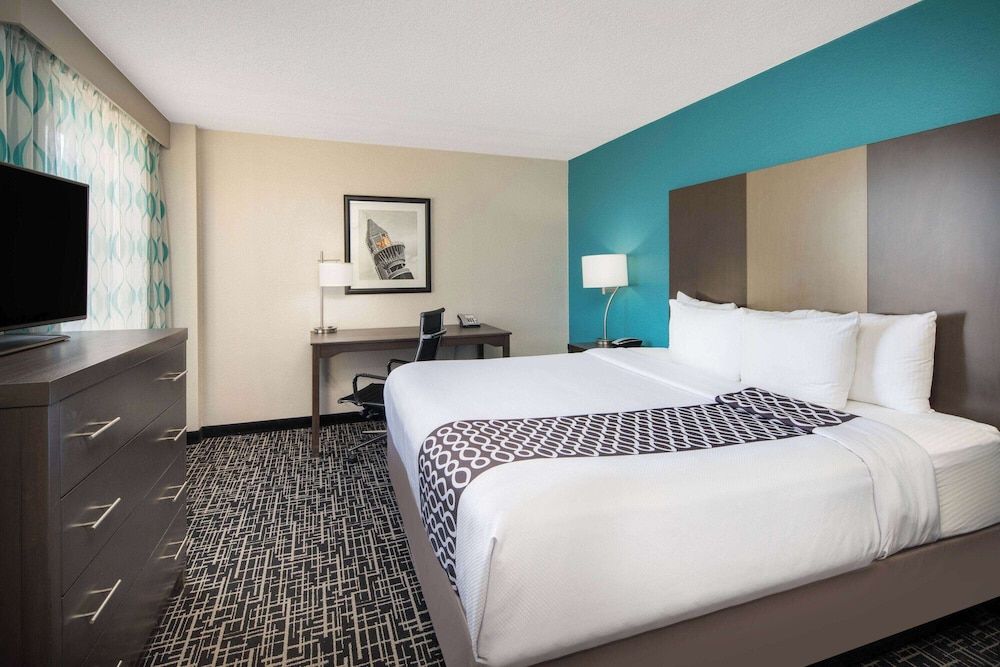 La Quinta Inn & Suites by Wyndham Atlanta Airport North