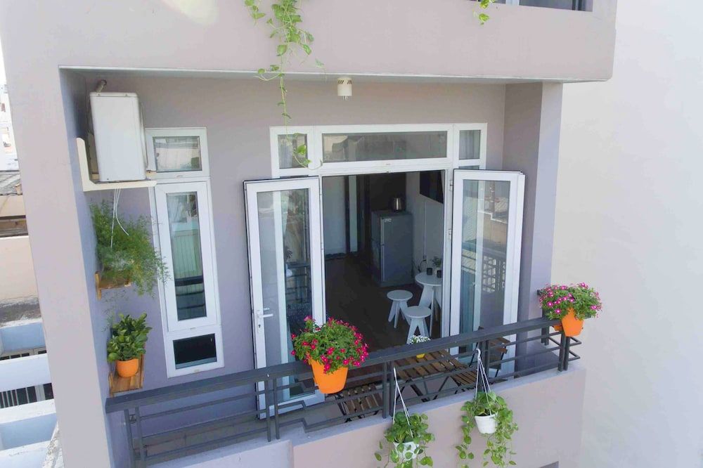 undefined The Nguyens Café DCT 4