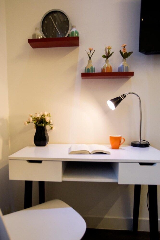 undefined The Nguyens Café DCT 7