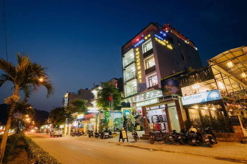 Thuong Hai Hotel Classic Twin Room, 2 Queen Beds, Balcony, River View 8