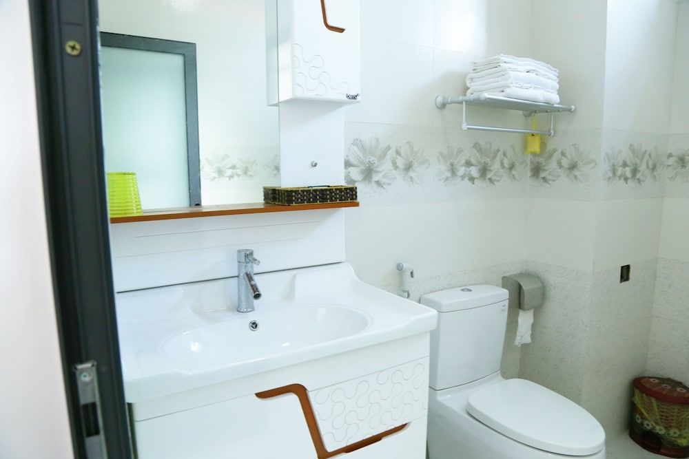 Thuong Hai Hotel Deluxe Double Room, 1 Queen Bed, Mountain View 6