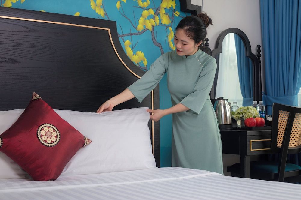 undefined Queen Light Hotel 4