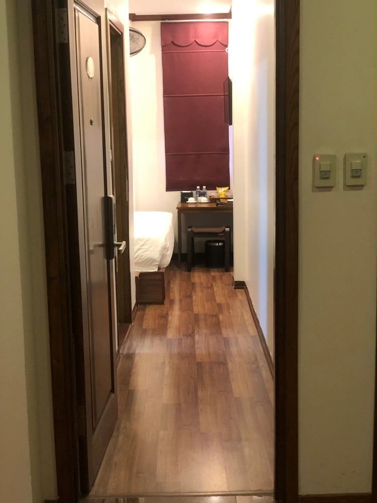 West Lake Home Hotel & Spa Standard King Room 3