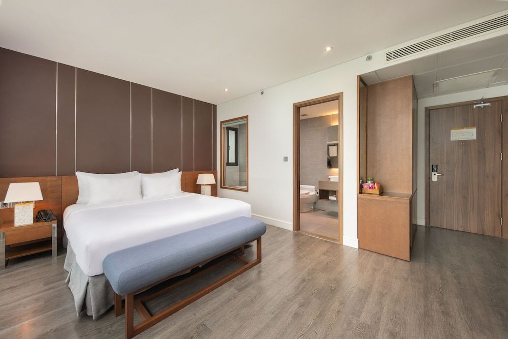 undefined Avora Hotel 5