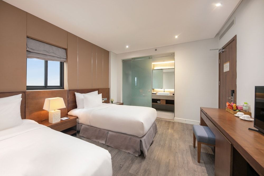 undefined Avora Hotel 4