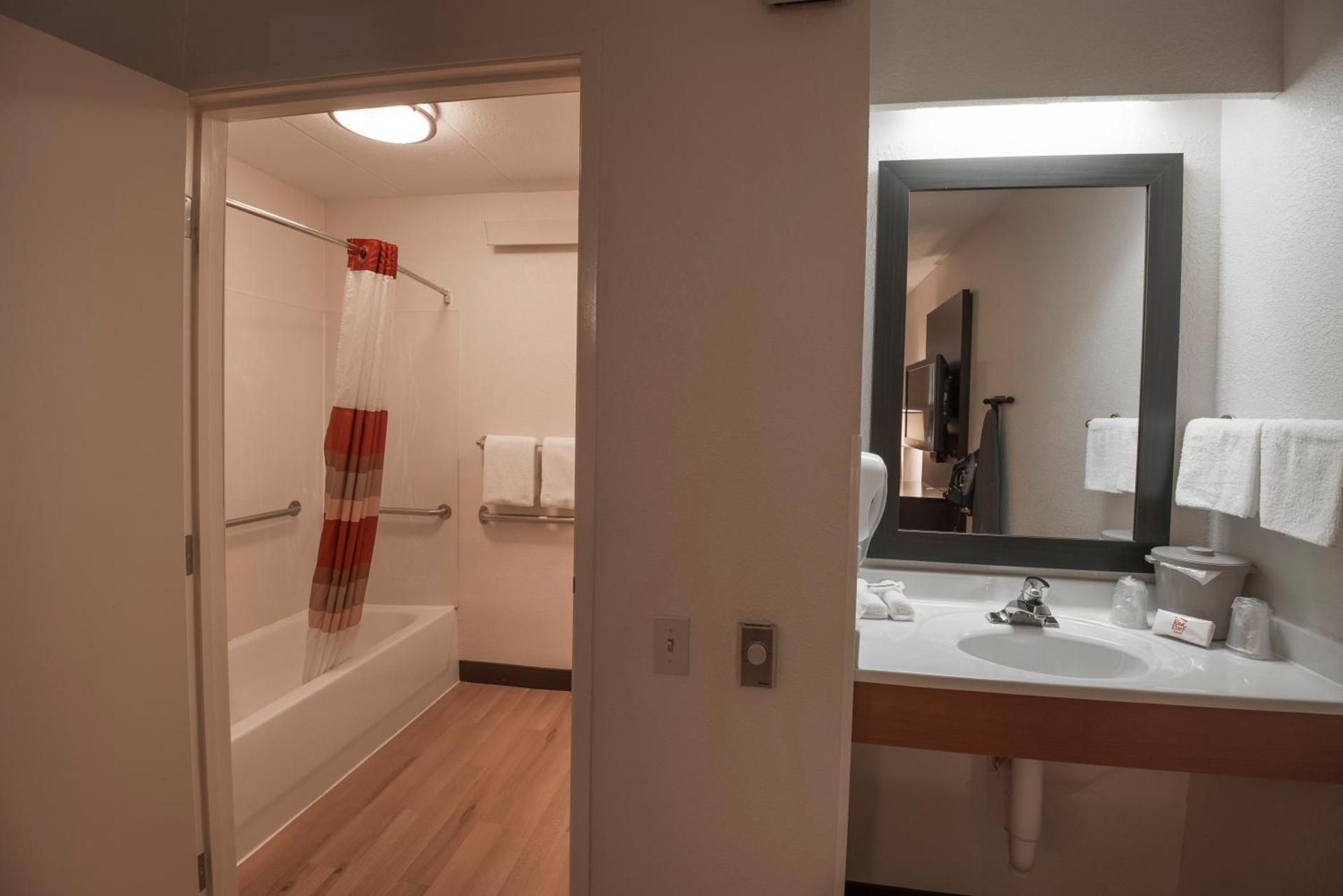 ADA Accessible Premium King Smoke Free (Upgraded Bedding & Snack)