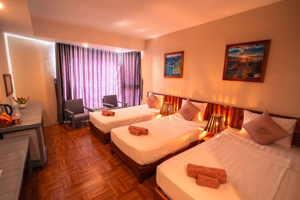 Golden Daisy Hotel Deluxe Triple Room 3
