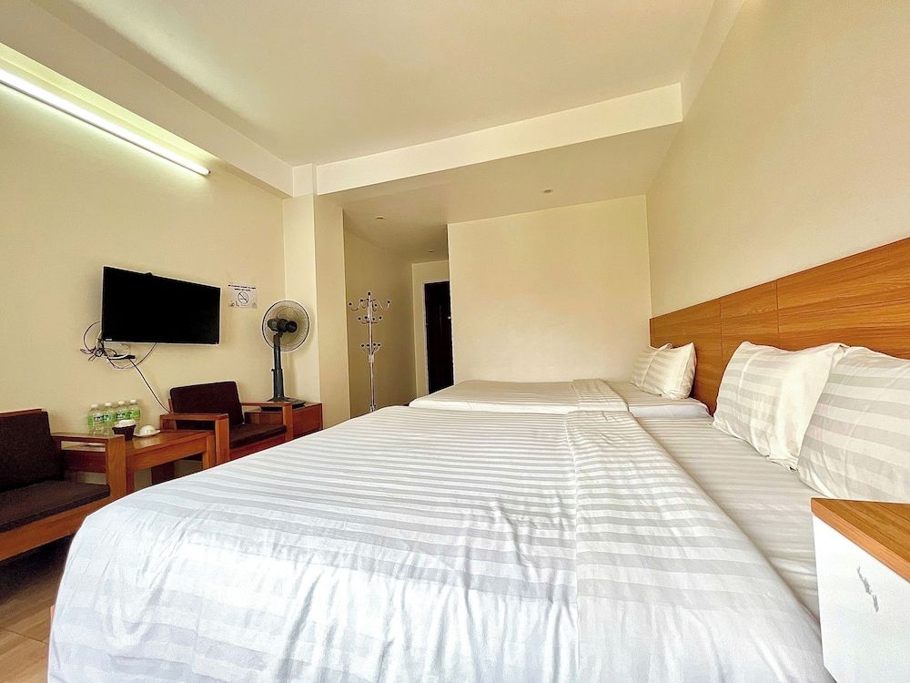 undefined Dragon Airport Hotel 3