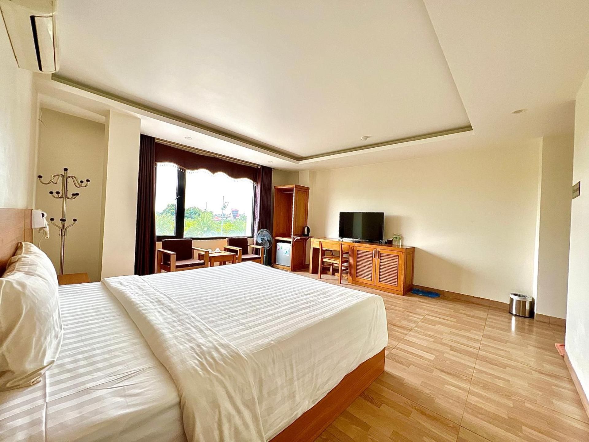 undefined Dragon Airport Hotel 10