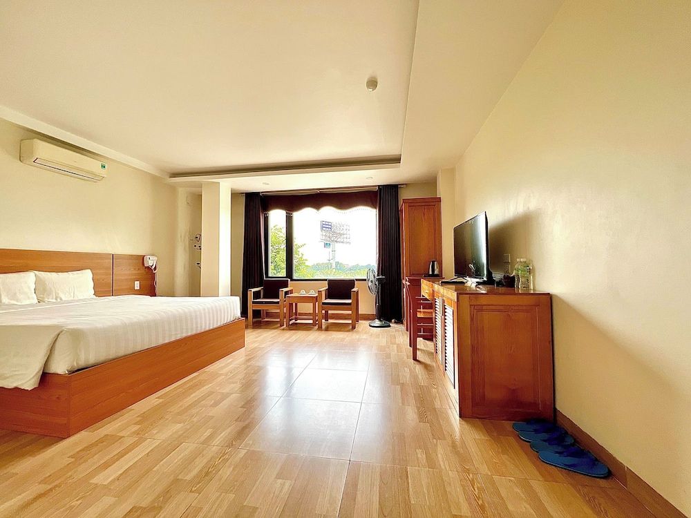 undefined Dragon Airport Hotel 10