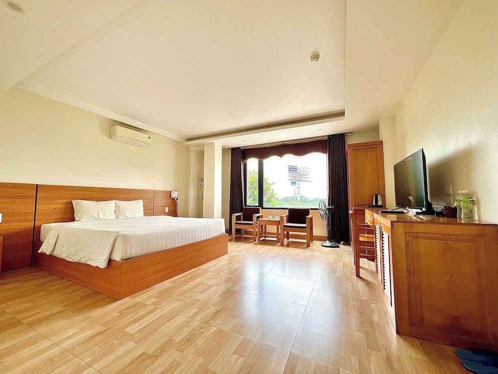 undefined Dragon Airport Hotel 4