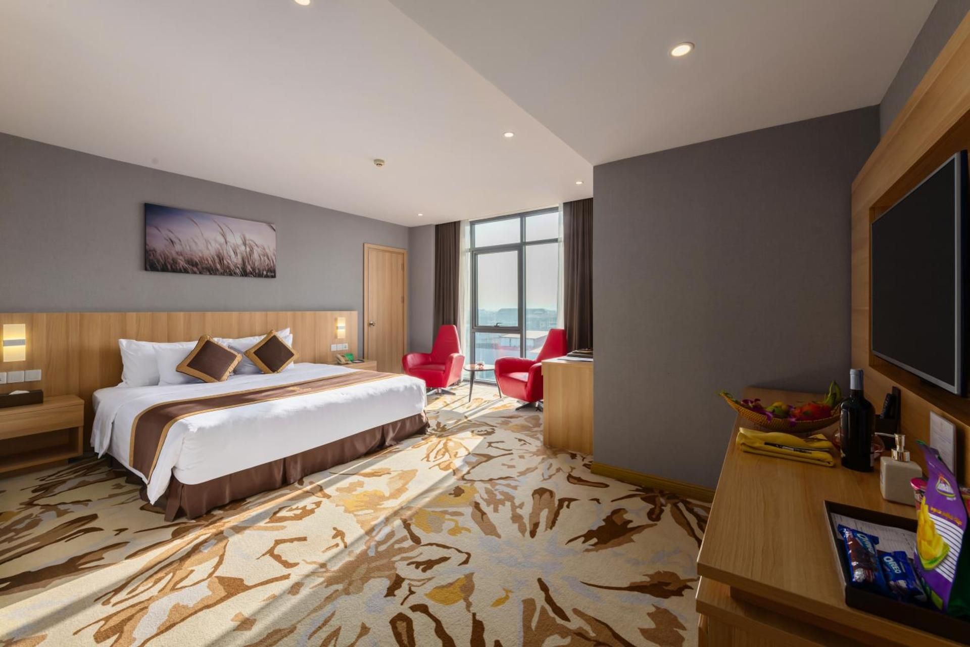 The Reed Hotel Deluxe King 11