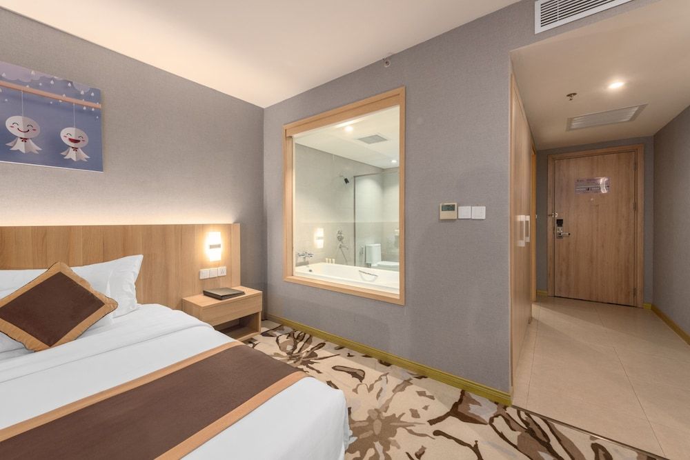 The Reed Hotel Deluxe King 9