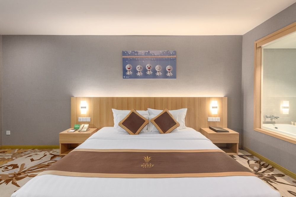 The Reed Hotel Deluxe King 7