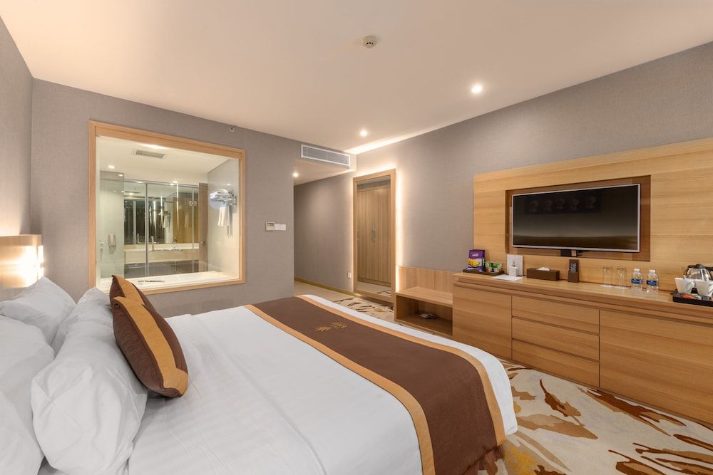 The Reed Hotel Deluxe King 8