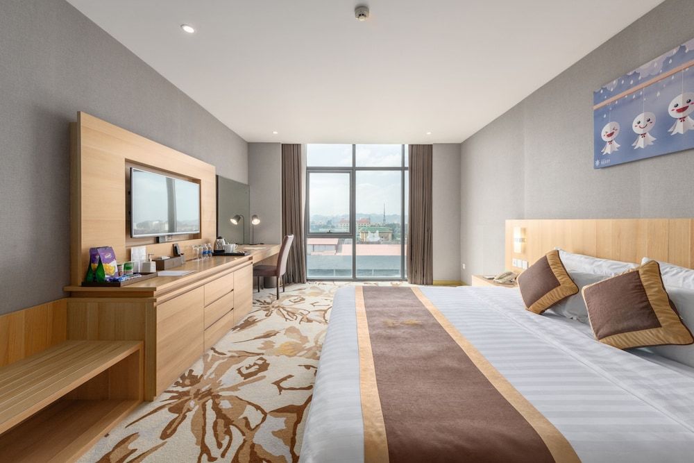 The Reed Hotel Deluxe King 10