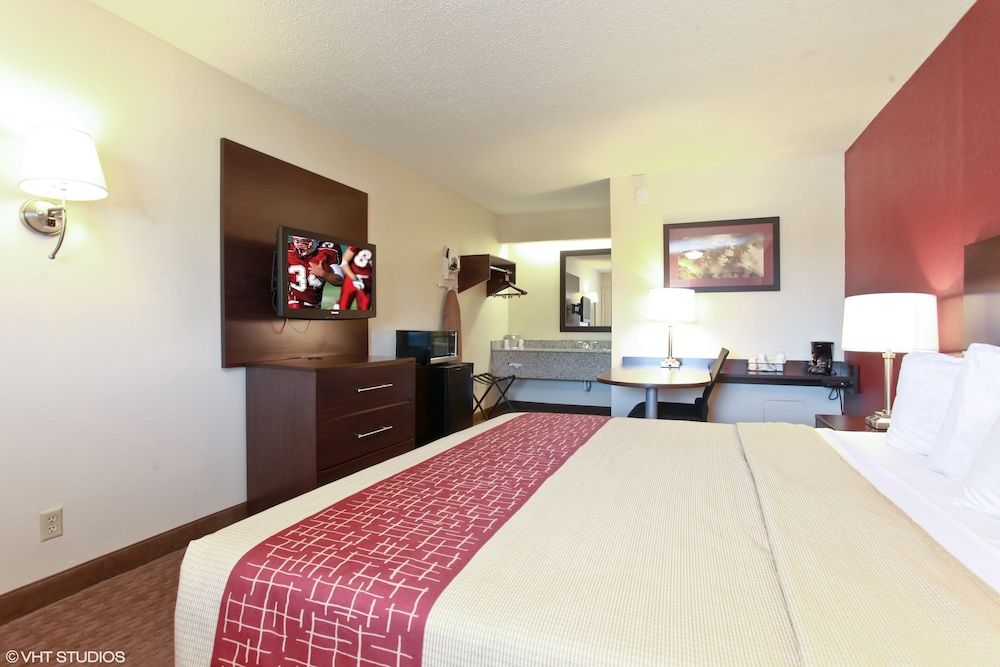 Red Roof Inn Michigan City Superior Room, 1 King Bed, Non Smoking