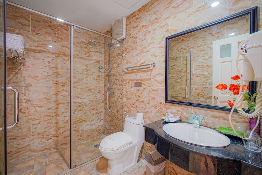 Ace Hotel Ben Thanh Deluxe Twin Room 5