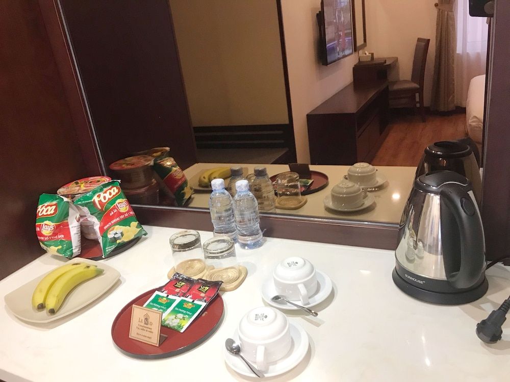 Lenid Hotel Tho Nhuom Deluxe Double with City View 4