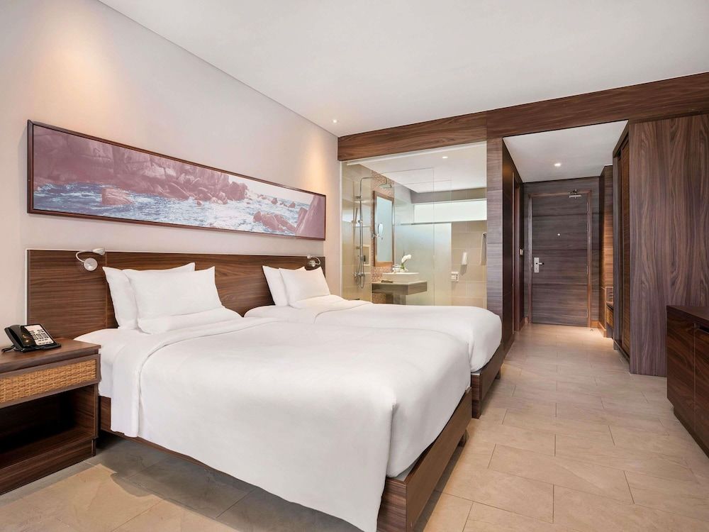 Superior Room, 2 Twin Beds, Pool View