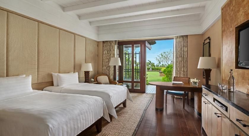 Shangri-La Boracay Deluxe Twin Room with Free Roundtrip Caticlan Airport Transfers