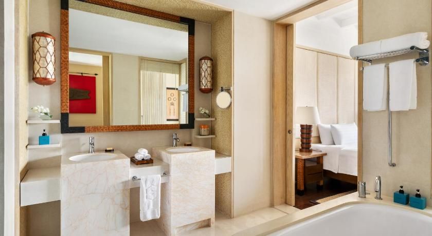 Shangri-La Boracay Deluxe Twin Room with Free Roundtrip Caticlan Airport Transfers 4