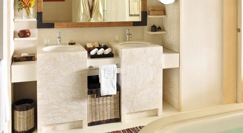 Shangri-La Boracay Deluxe Twin Room with Free Roundtrip Caticlan Airport Transfers 5